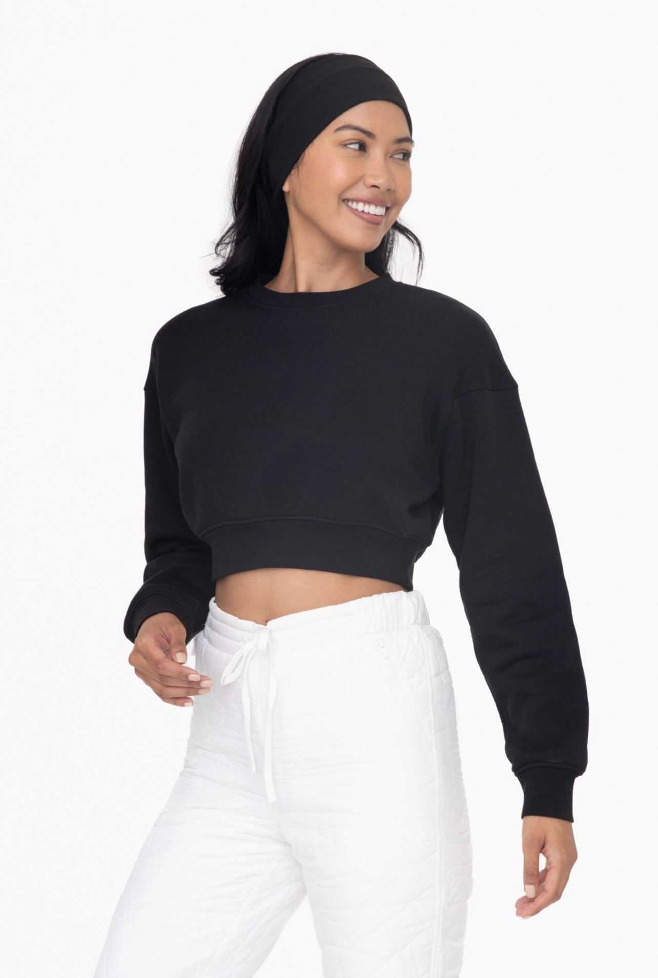 Cozy Cropped Fleece Sweatshirt (Black)